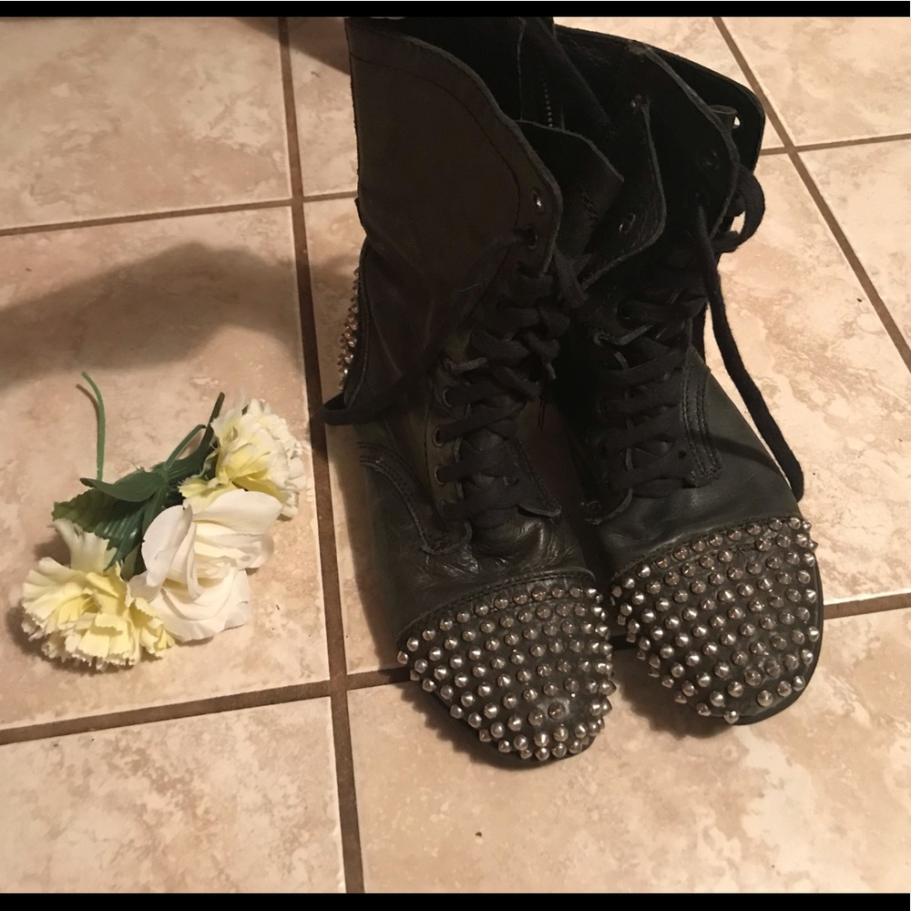 Steve Madden Tarnney Studded Leather Boots